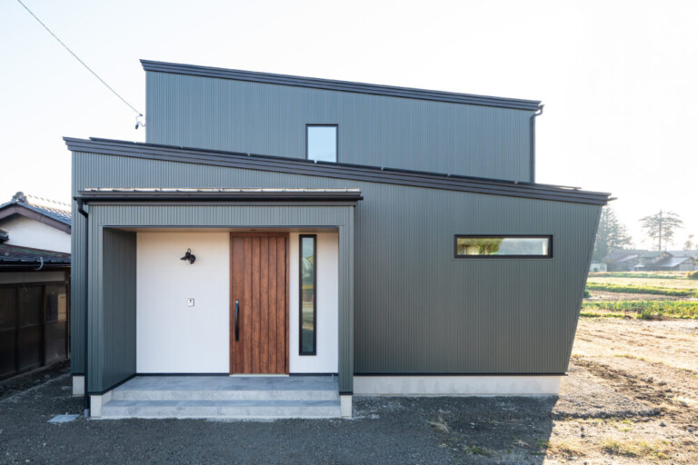 思い出のお気に入りアイテムが新しい暮らしを彩るおうち