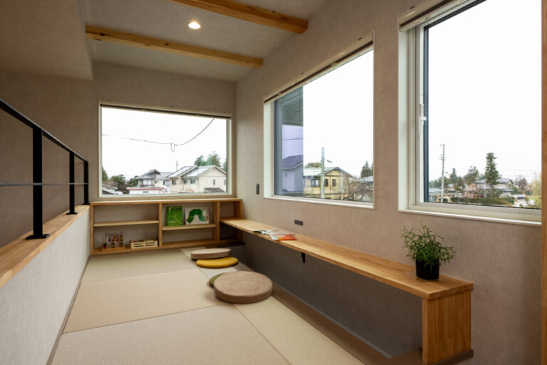 安曇野の景色を楽しむ小上りタタミのある一階完結型、30代子育て世代のお家