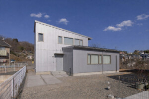 30代子育て世代の将来一階完結型住宅 レトロモダンなデザインとオーダーメイドキッチンのある暮らし