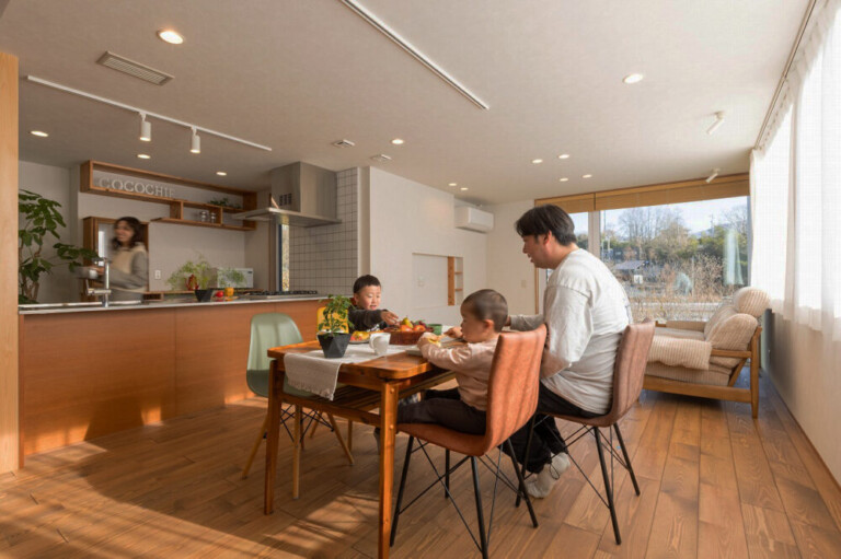 30代子育て世代の将来一階完結型住宅 レトロモダンなデザインとオーダーメイドキッチンのある暮らし
