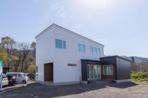 【松本市の注文住宅】リビングより、家族が集まる場所。 畳ダイニングを中心につくる、ここちよい49坪の高性能住宅