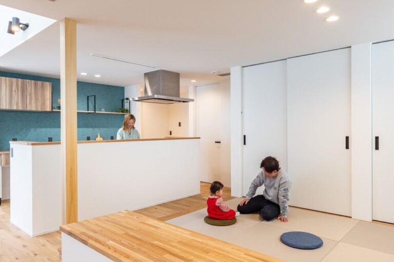 【松本市の注文住宅】リビングより、家族が集まる場所。 畳ダイニングを中心につくる、ここちよい49坪の高性能住宅